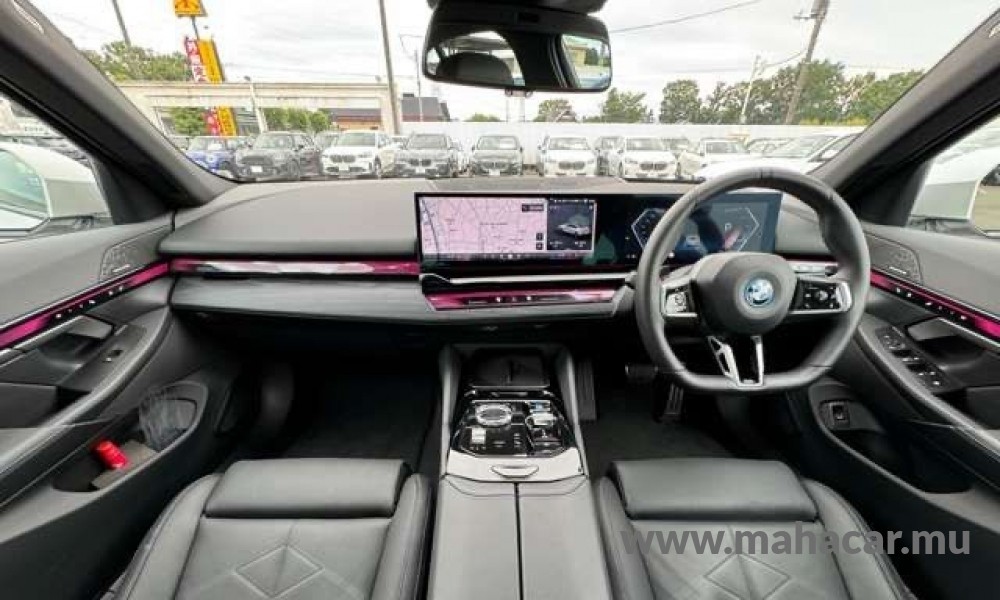 2024 BMW i5 photo 2