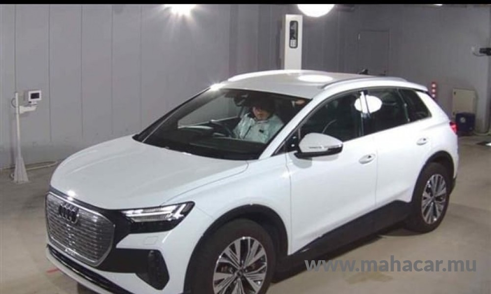 2023 AUDI Q4, White