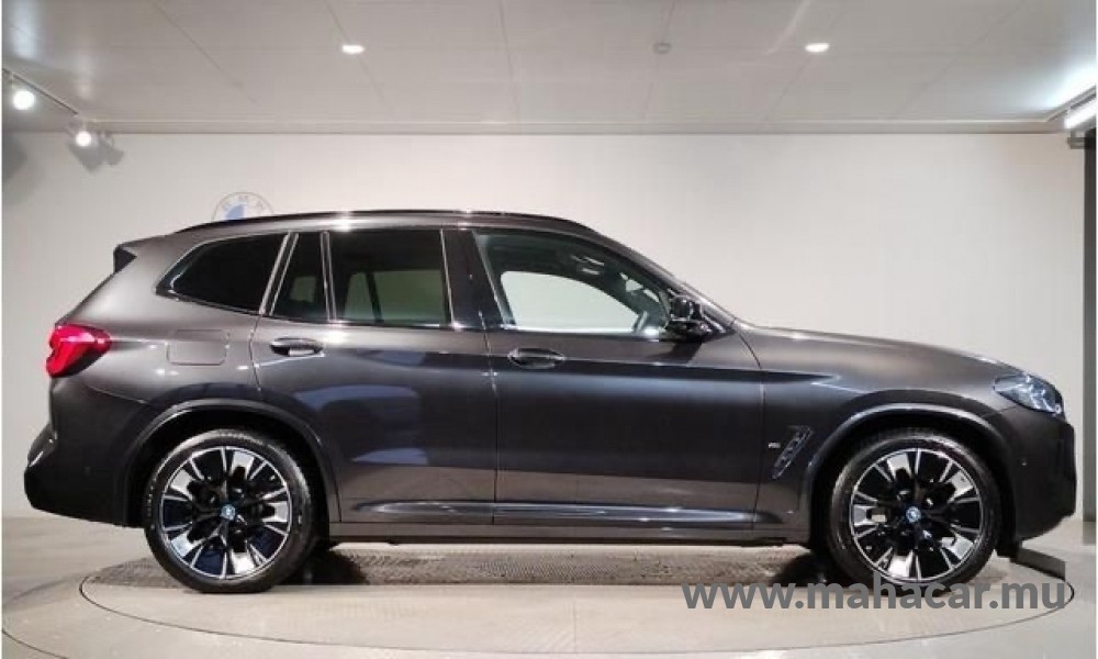 2021 BMW iX3 photo 7