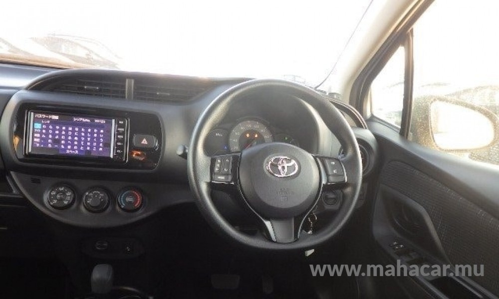 2019 Toyota Vitz photo 7