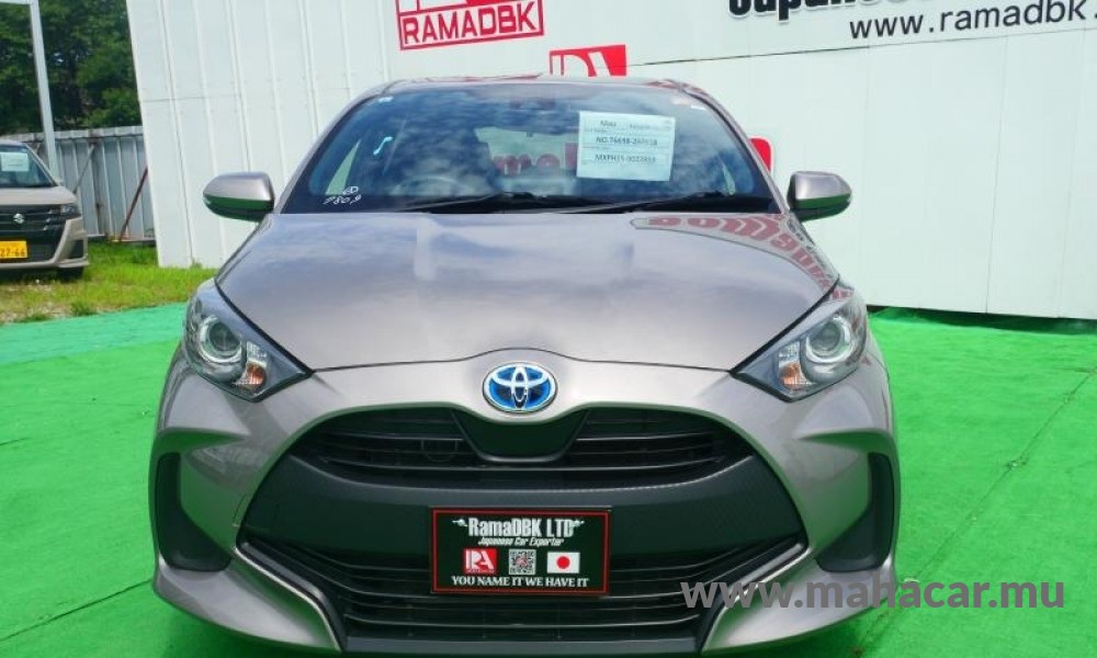 2023 Toyota Yaris Hybrid photo 2