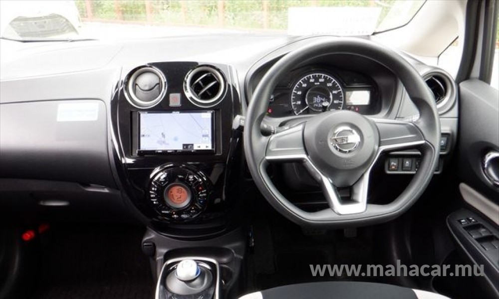 2019 Nissan NOTE E-POWER photo 3