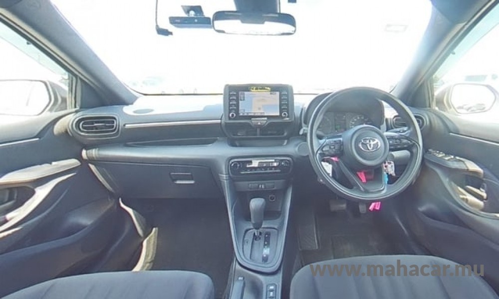 2022 Toyota Yaris Hybrid photo 5