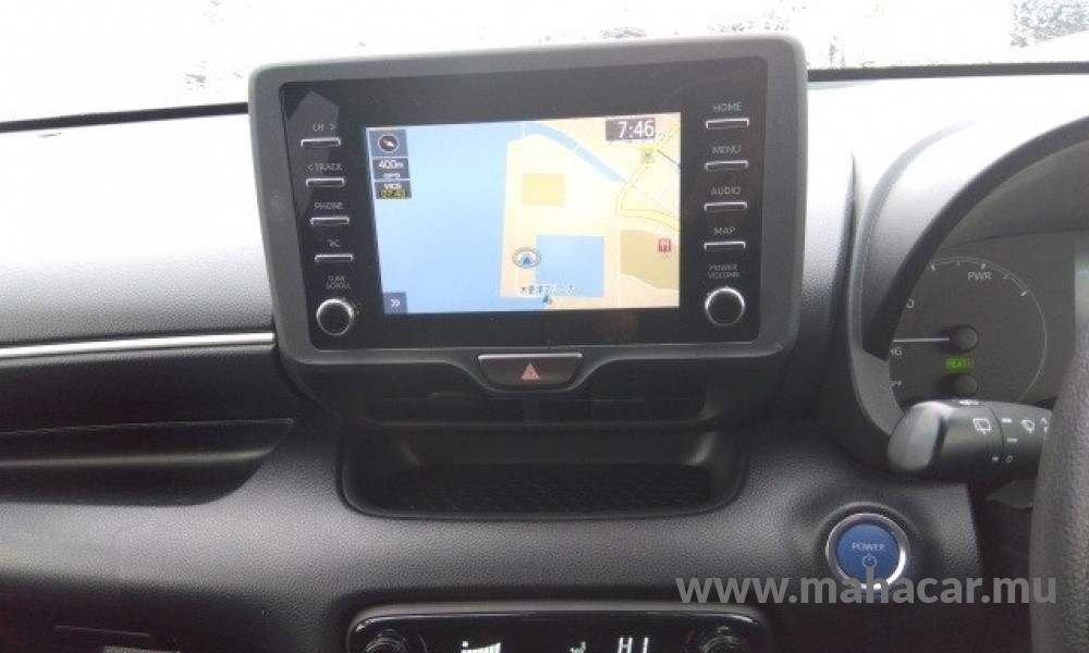 2021 Toyota Yaris Hybrid photo 6