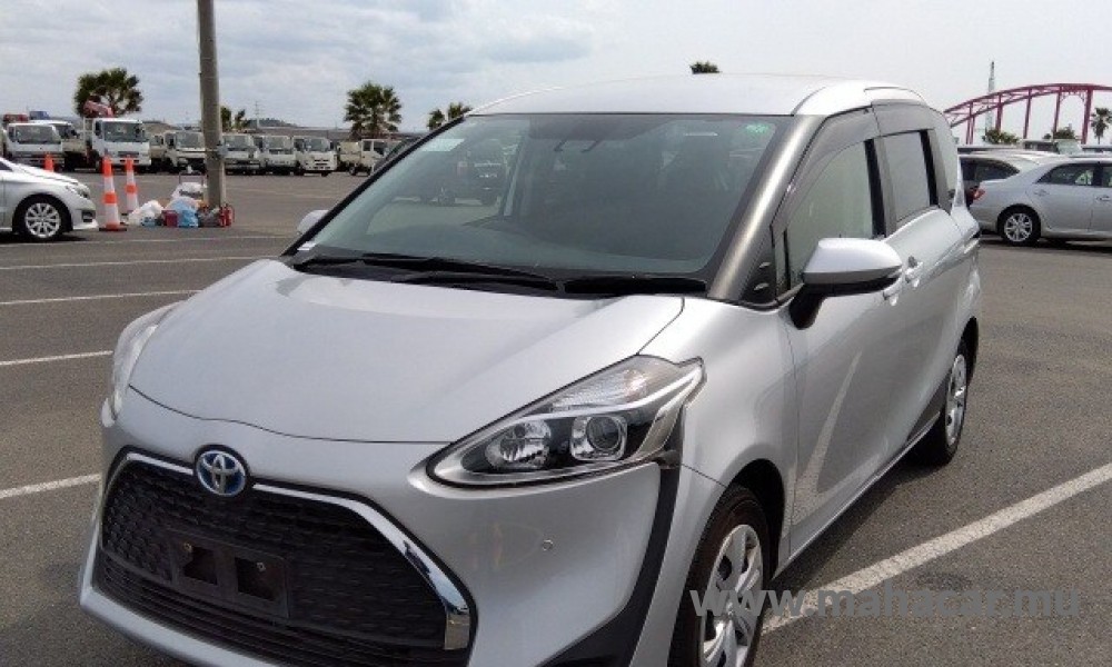 2021 Toyota Sienta Hybrid, Silver