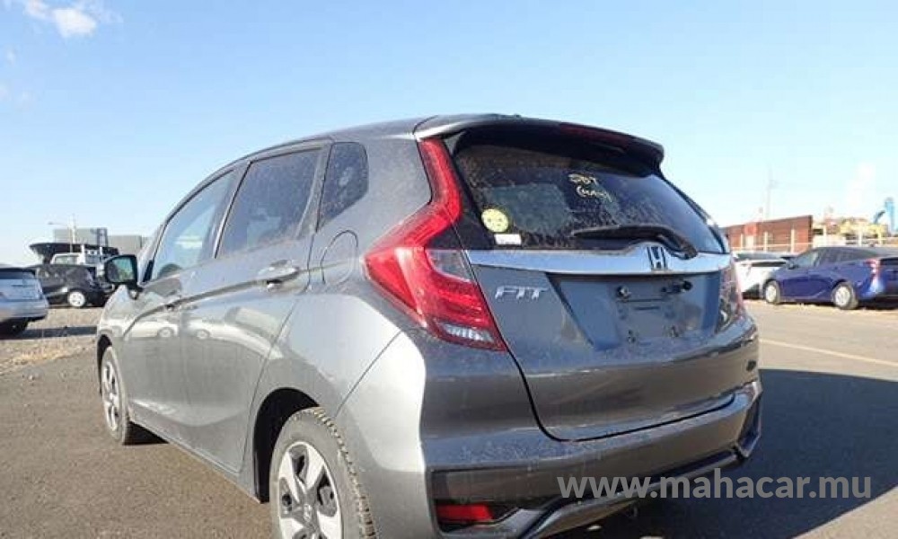 2019 Honda FIT HYBRID photo 2
