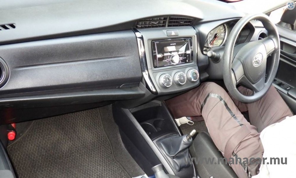 2021 Toyota Corolla Axio photo 2
