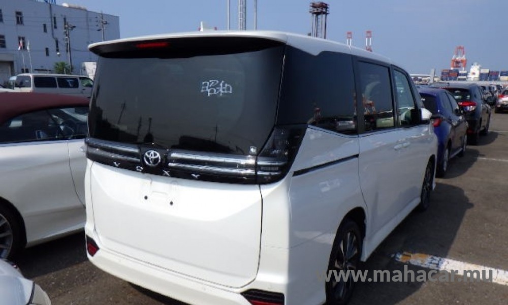 2023 Toyota VOXY photo 4