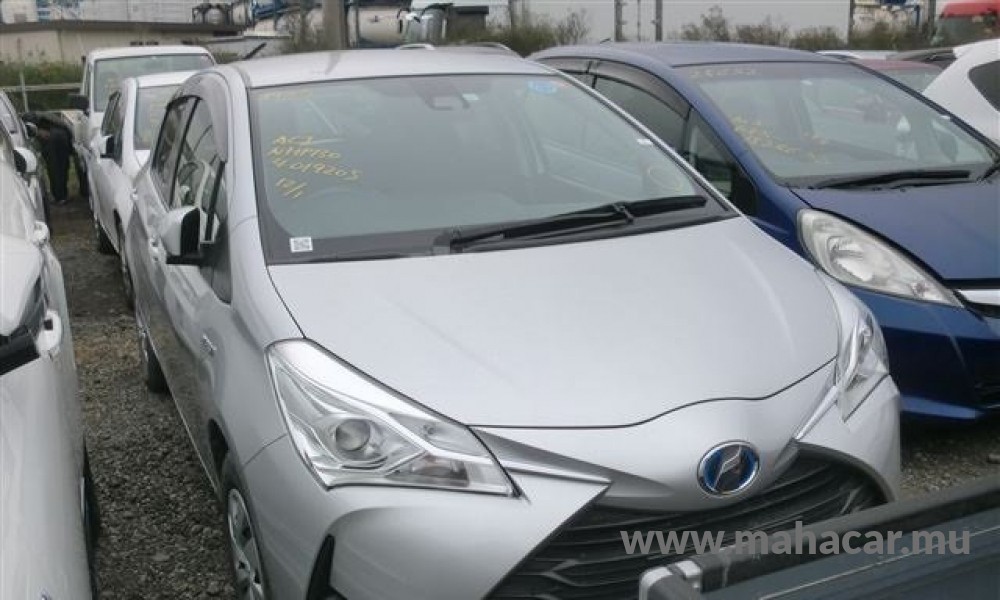 2019 Toyota VITZ HYBRID F photo 8