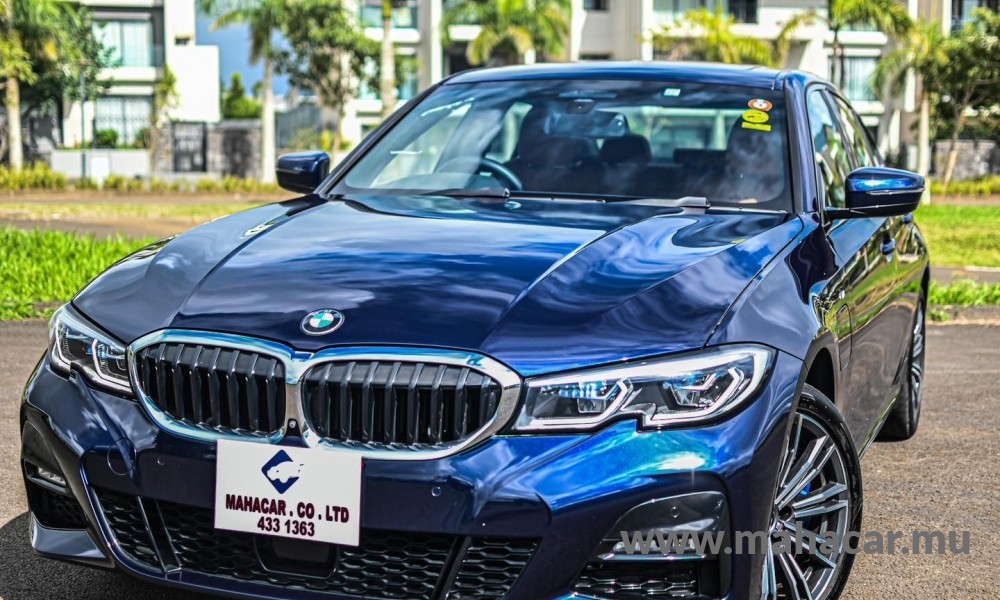 2019 BMW 330e photo 3