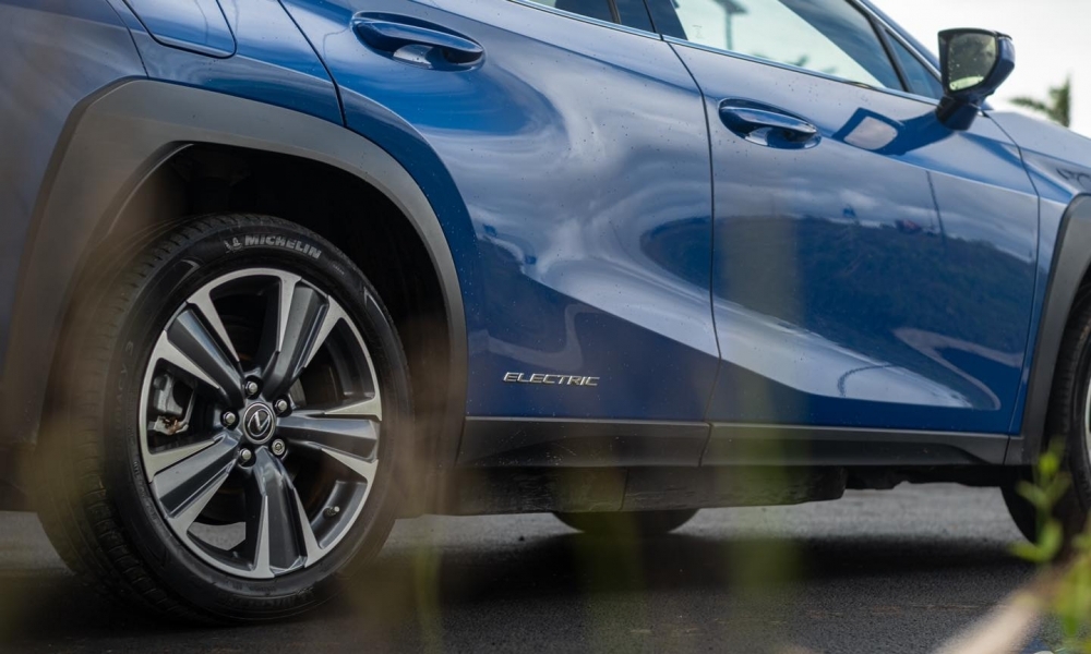 2021 LEXUS UX 300e photo 8