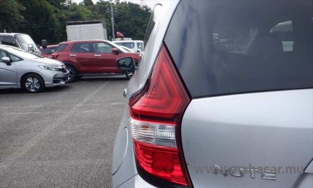 2019 Nissan NOTE E-POWER photo 17
