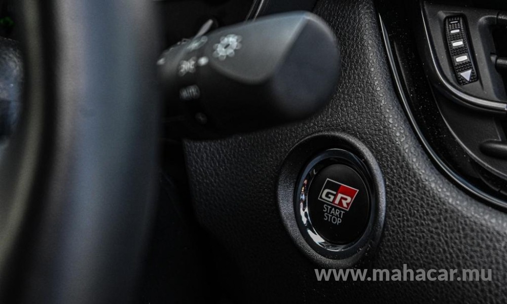 2019 Toyota CHR HYBRID photo 13