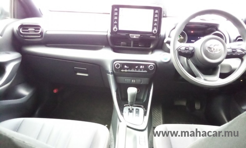 2022 Toyota Yaris Hybrid photo 9