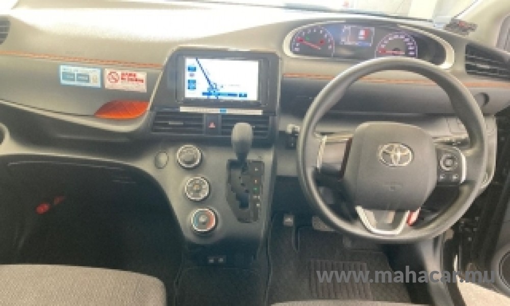 2022 Toyota Sienta photo 3