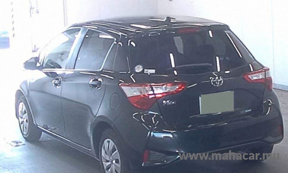 2019 Toyota Vitz photo 3