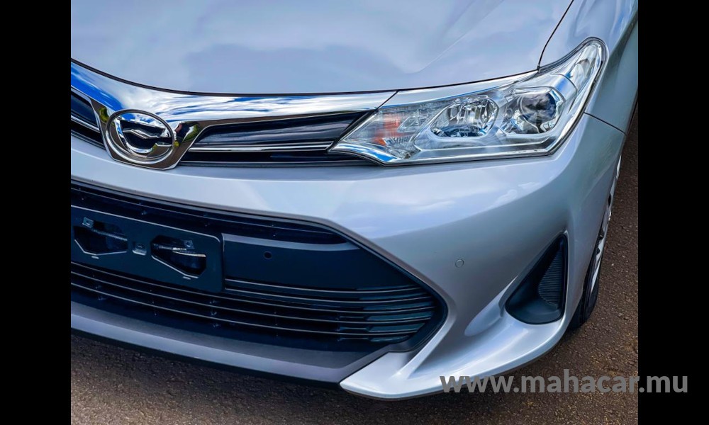 2018 Toyota Corolla Axio photo 3