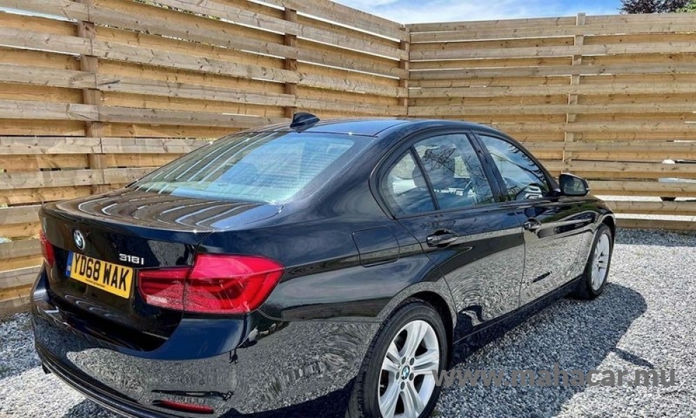 2019 BMW 318i photo 3