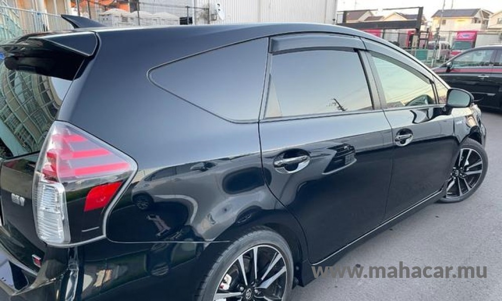2020 Toyota Prius Alpha photo 14
