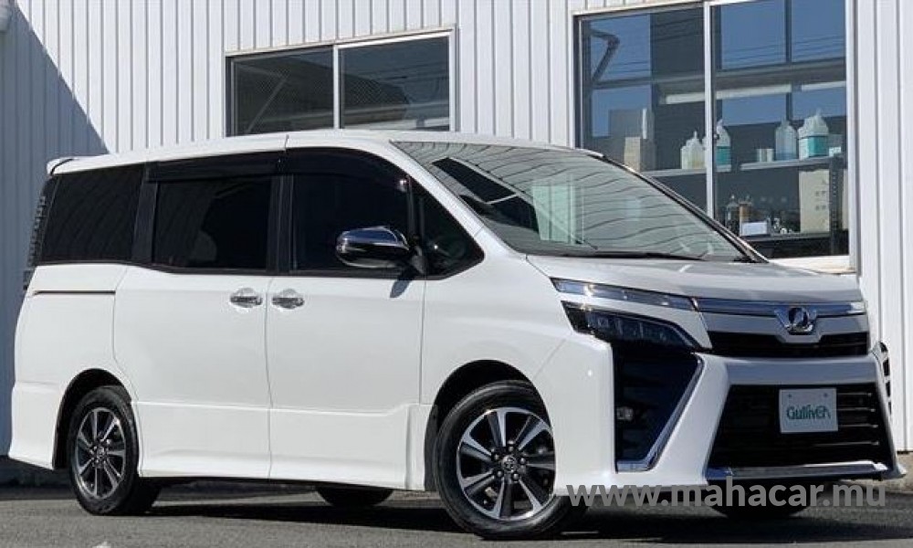 2019 Toyota VOXY photo 2