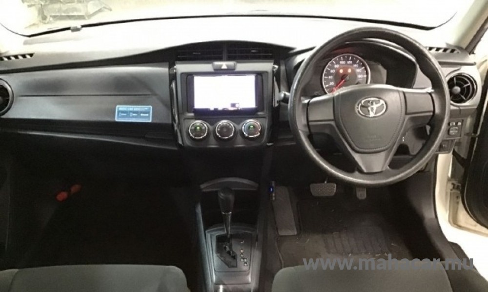 2019 Toyota Corolla Axio photo 3