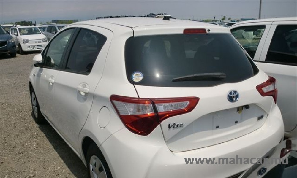 2020 Toyota VITZ HYBRID F photo 3