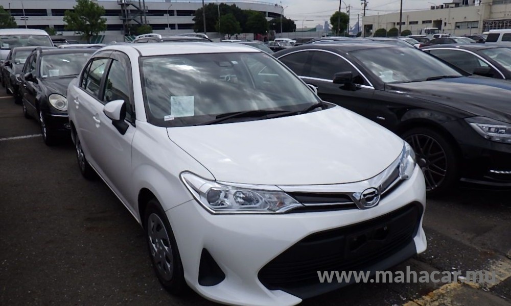 2020 Toyota Corolla Axio photo 2