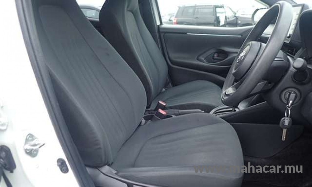 2022 Toyota Yaris Hybrid photo 6