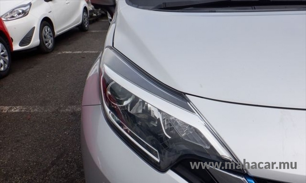 2019 Nissan NOTE E-POWER photo 15