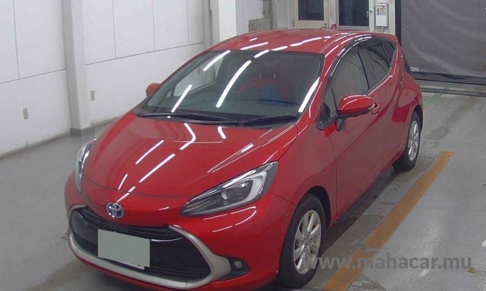 2022 Toyota AQUA, Red