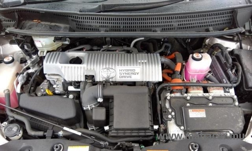 2020 Toyota Prius Alpha photo 4