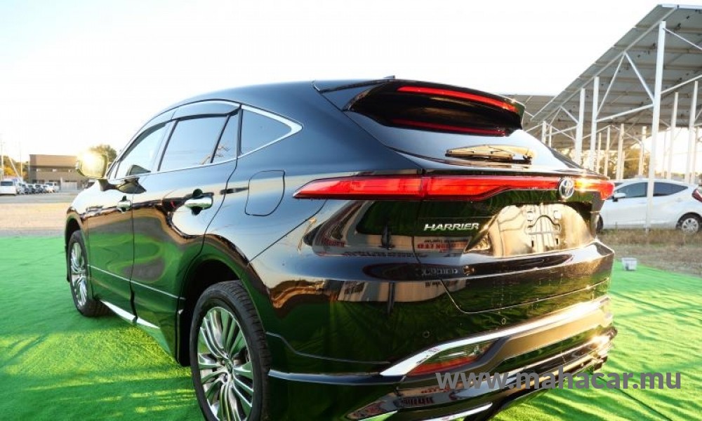 2023 Toyota Harrier photo 3