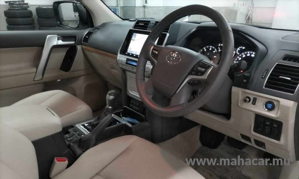 2023 Toyota Land Cruiser  Prado photo 6