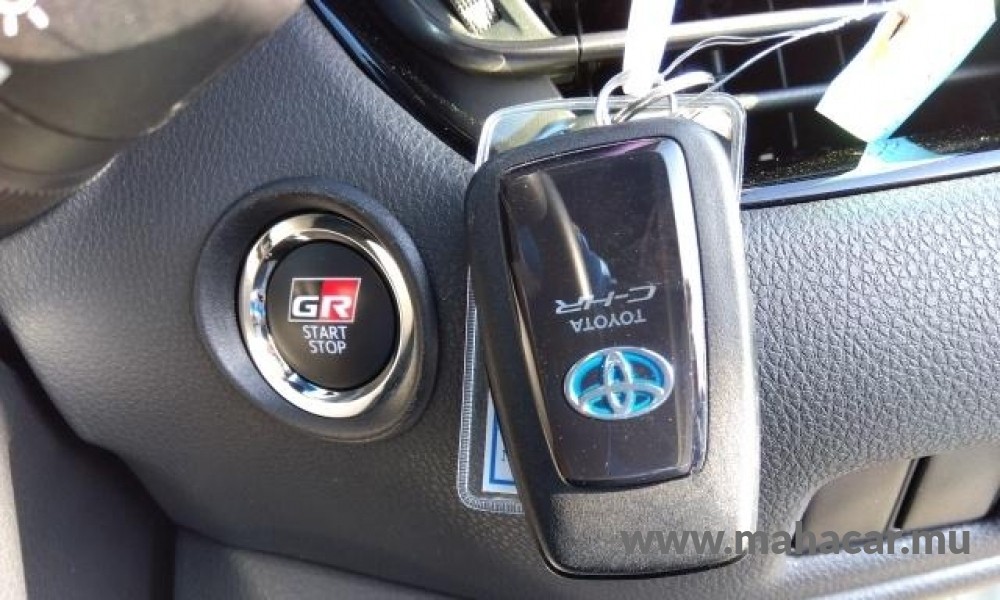 2020 Toyota CHR HYBRID photo 10