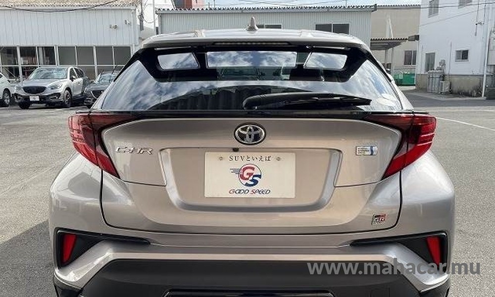2020 Toyota CHR HYBRID photo 6
