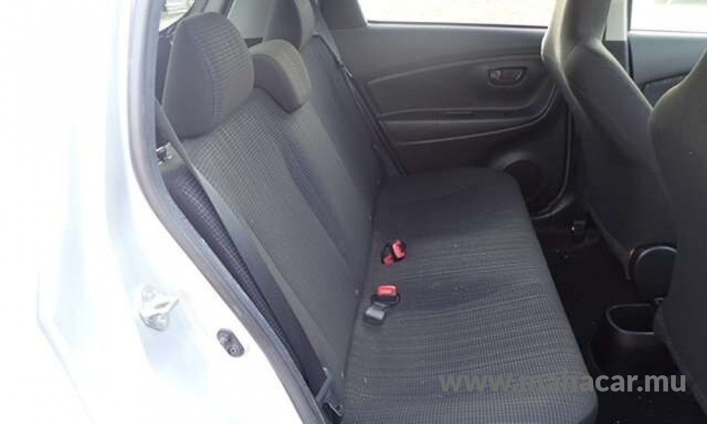 2019 Toyota Vitz photo 6