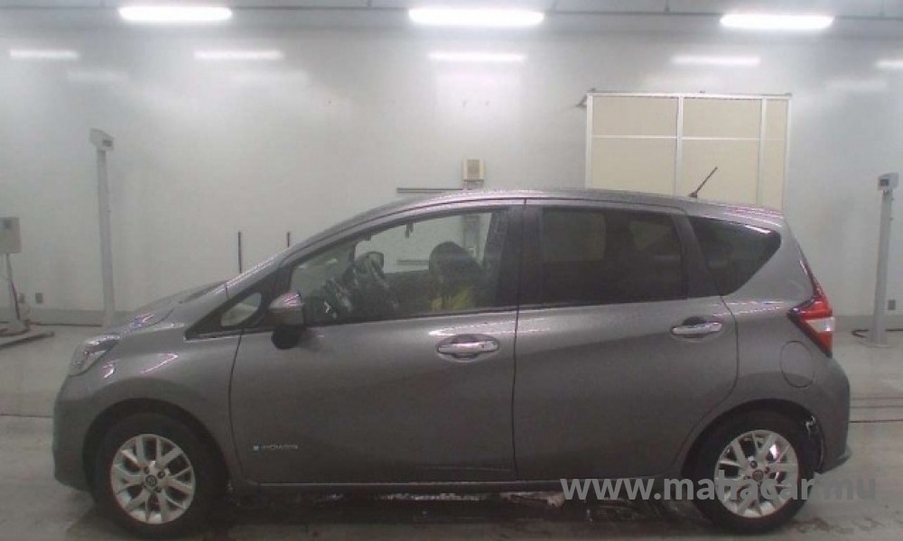 2020 Nissan NOTE E-POWER photo 4