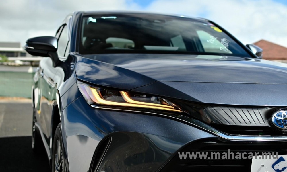 2021 Toyota Harrier photo 3