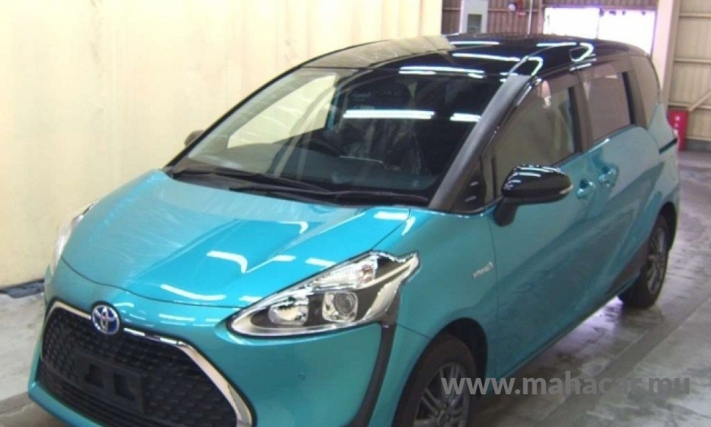 2020 Toyota Sienta Hybrid, Green