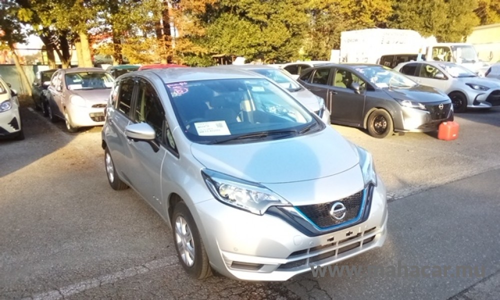 2020 Nissan NOTE E-POWER photo 3