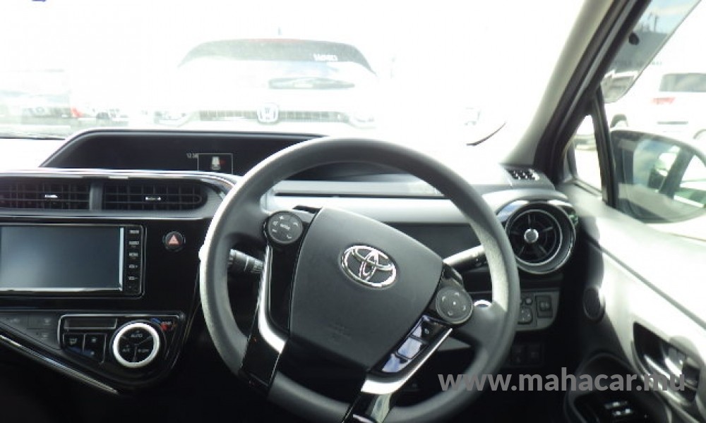 2019 Toyota AQUA photo 2