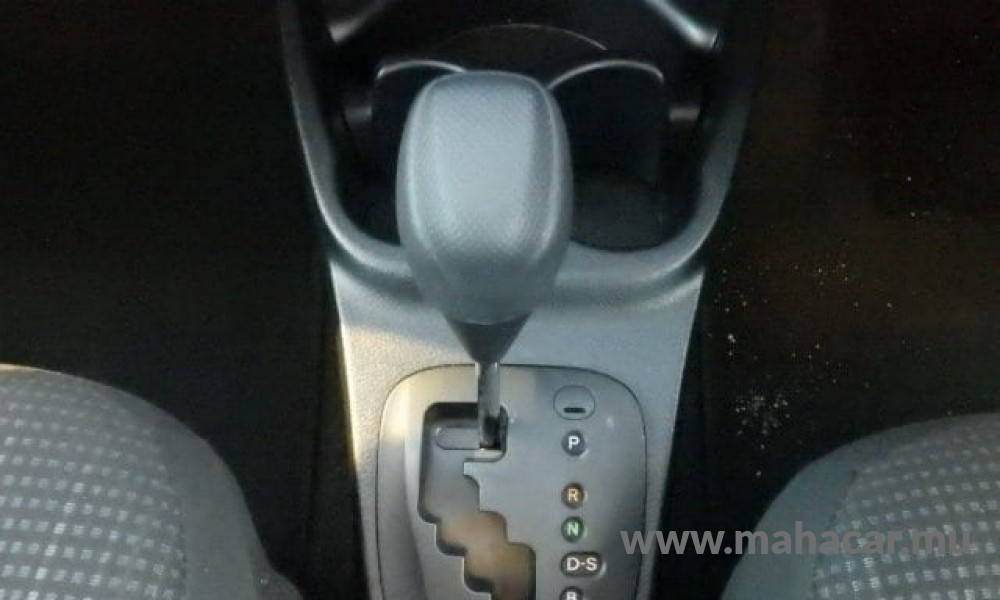 2019 Toyota Vitz photo 13