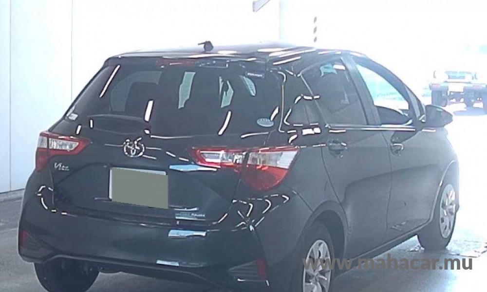 2019 Toyota Vitz photo 5