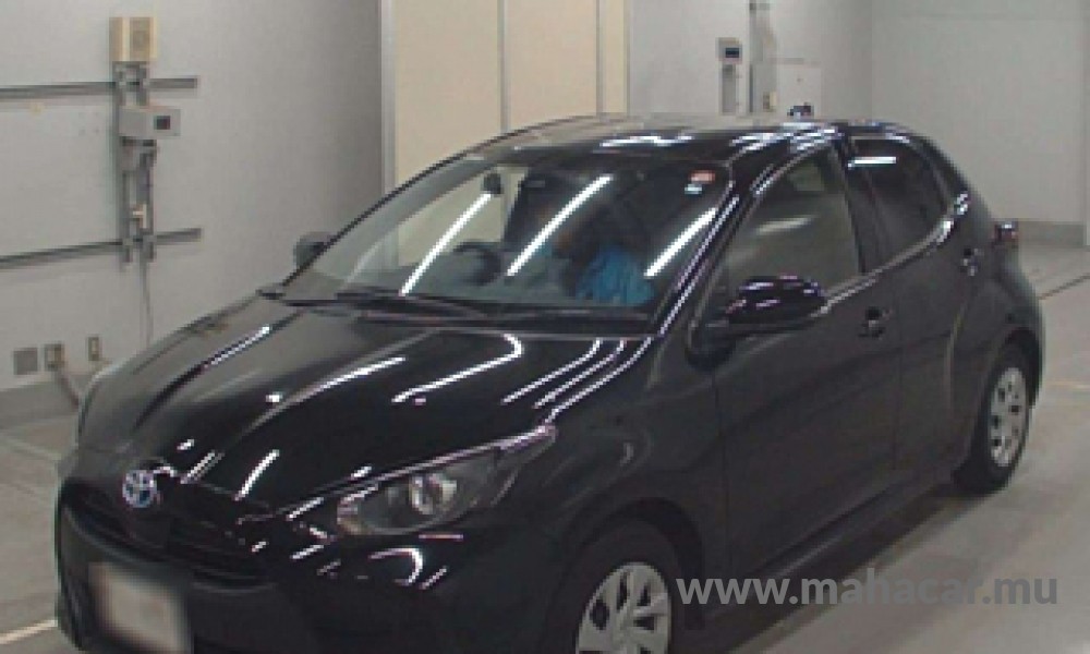 2022 Toyota Yaris, Black