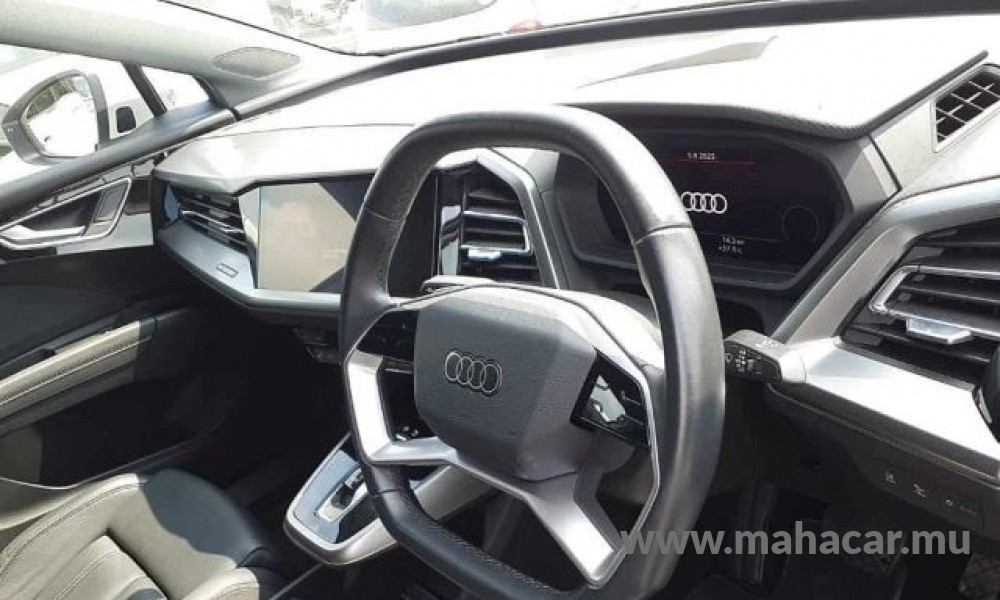 2024 AUDI Q4 photo 7