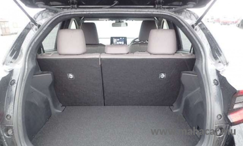 2022 Toyota Yaris Hybrid photo 13