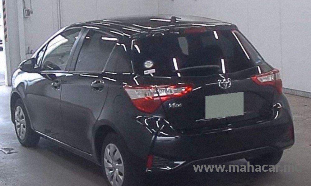 2019 Toyota Vitz photo 3