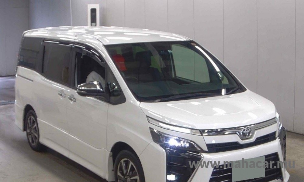 2021 Toyota VOXY photo 3