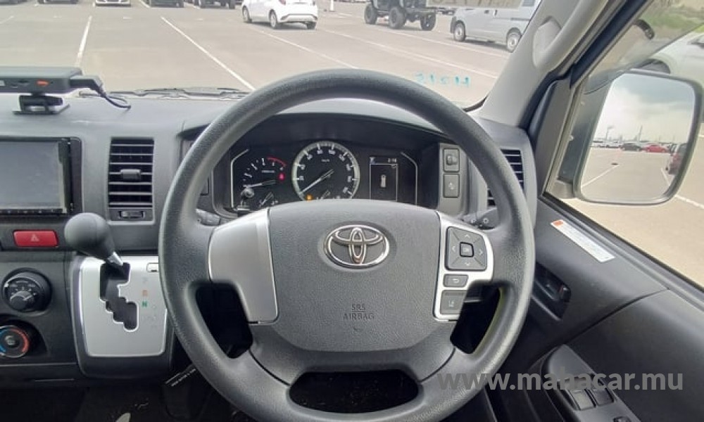 2022 Toyota Hiace photo 8