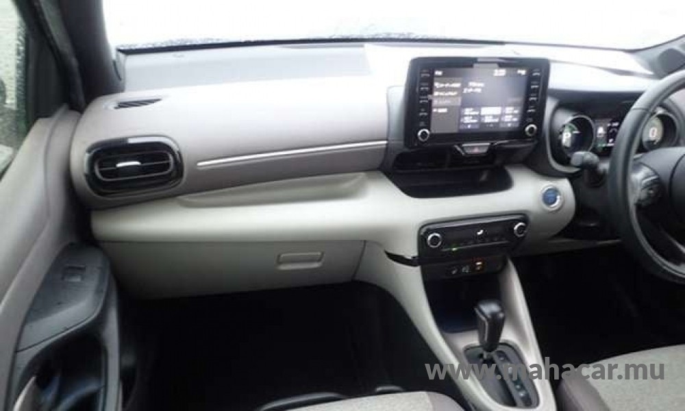 2022 Toyota Yaris Hybrid photo 10